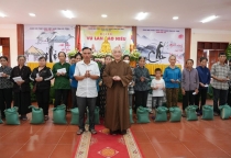Hà Tĩnh: BTS Phật giáo tỉnh trao 100 phần quà tri ân người có công, gia đình có hoàn cảnh khó khăn 