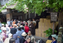 TP.HCM: Tu viện Khánh An trao tặng 400 phần quà Vu Lan đến bà con khó khăn