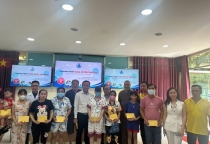 TP.HCM: Hội từ thiện chùa Tường Nguyên (quận 4) trao quà cho các cháu bệnh nhi tại Bệnh viện Nhi Đồng 1