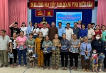 Chùa Vạn Liên tặng 150 phần quà đến bà con khó khăn tại địa phương